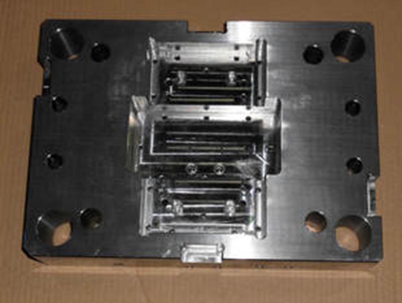 环江精密塑料模-06